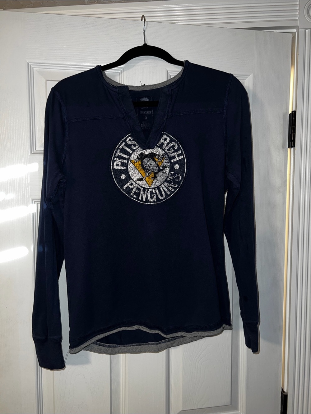 NHL Women's Navy Pittsburgh Penguins Long Sleeve Logo Top